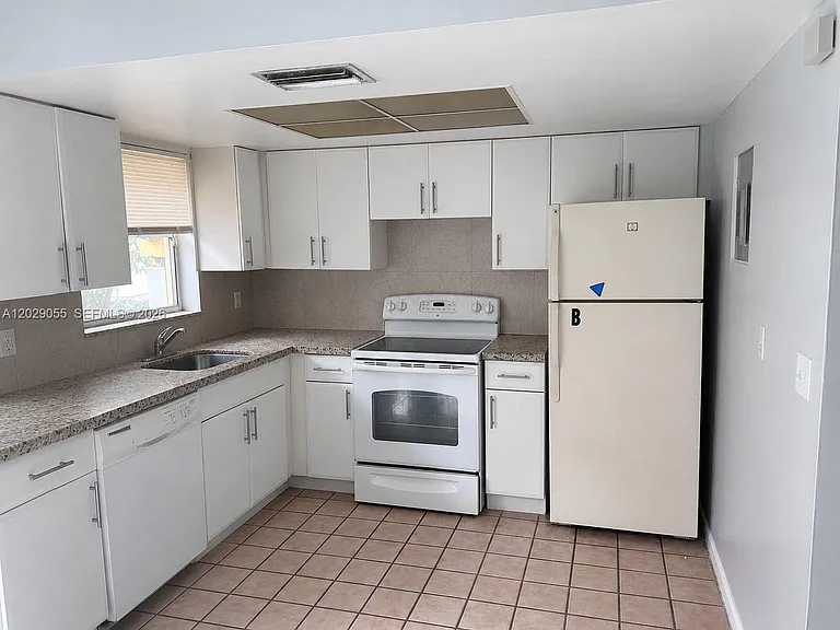 2512 NW 52nd Ave #22B — Photo 12