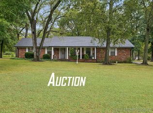 1404 N Hopi St, Chouteau, OK 74337