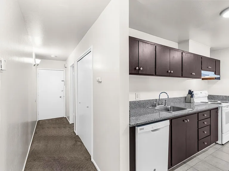 2500 Dana St — Photo 40