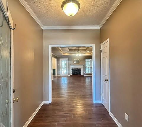 5th image of 560 Lakeview Woods Dr