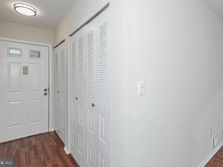 56 Barberry Ct — Photo 2