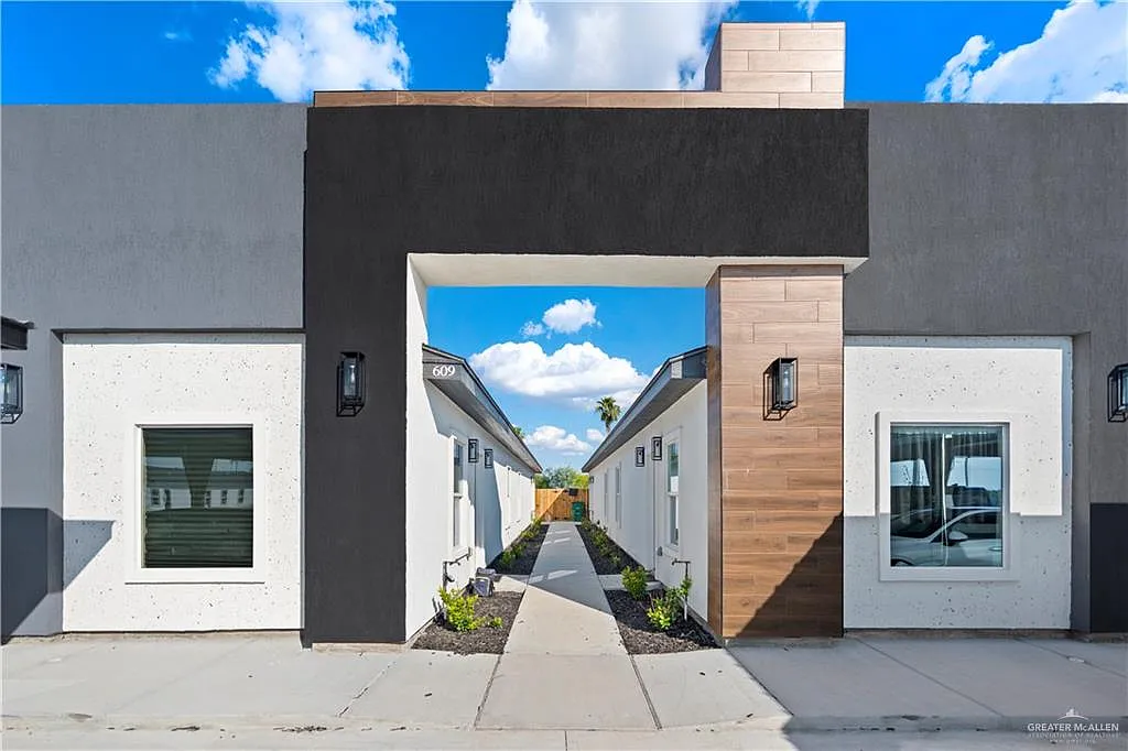 2 bed, 2.0 bath, 1100 sqft, $1,250 — Photo 1