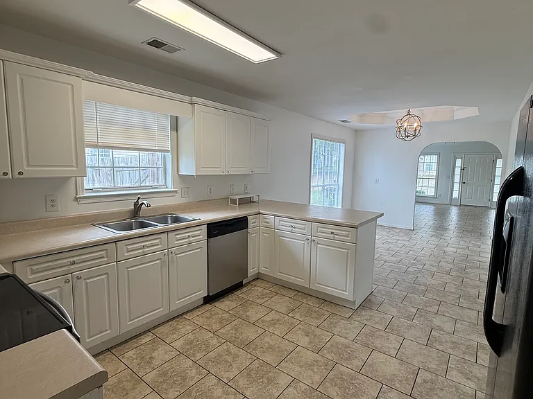 523 Walker Rd — Photo 10