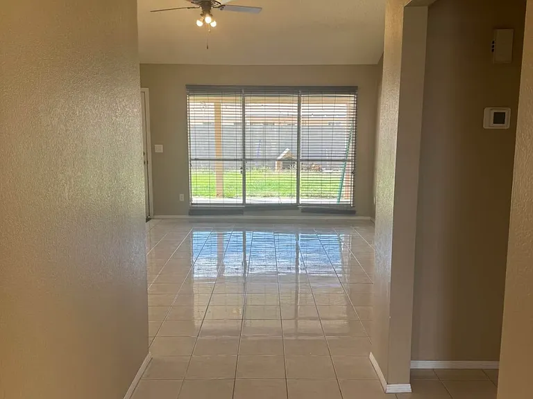 10143 W Colter St — Photo 2