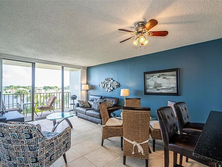 1830 Embassy Dr #409 — Photo 2