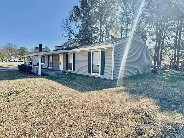 1007 Brynn Marr Rd — Photo 2