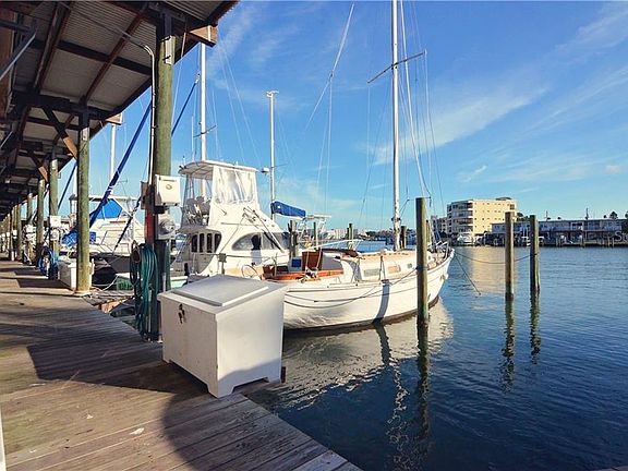 4th image of 200 Windward Psge #109
