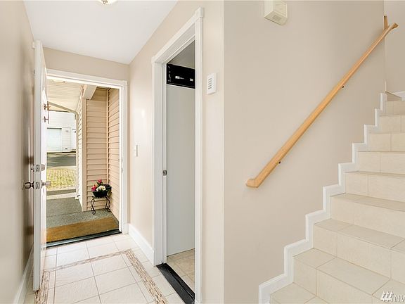 3rd image of 19826 Whitman Pl N