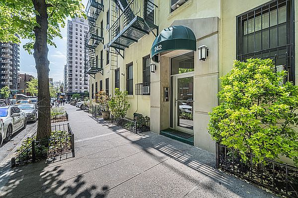 1st image of 242 E 87th St APT 3J