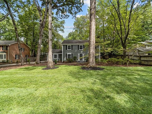 3rd image of 3036 Lake Forest Dr