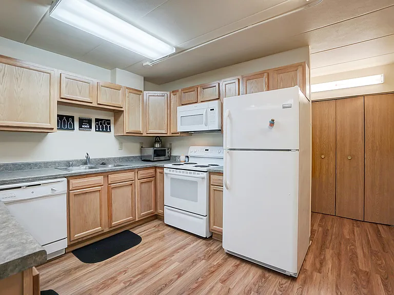 Inez Apartments — Photo 31