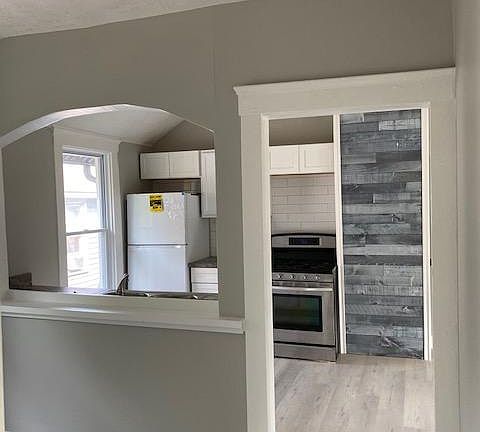 3rd image of 1215 Rowley Ave #2