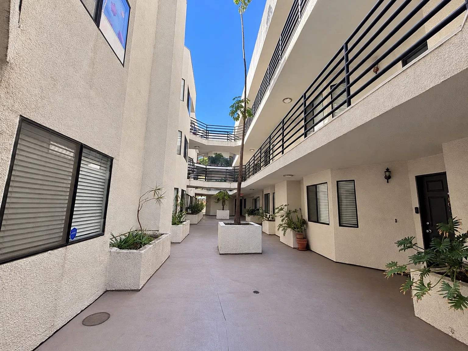 1345 Beverly Glen Blvd — Photo 4