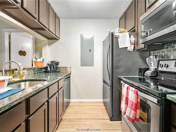 5th image of 204 529th Pkwy
