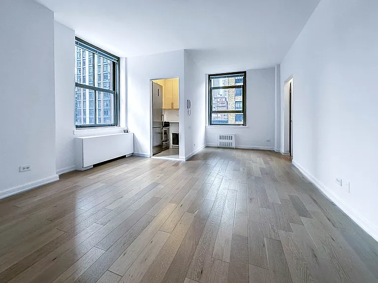 4 Park Ave #7A — Photo 4