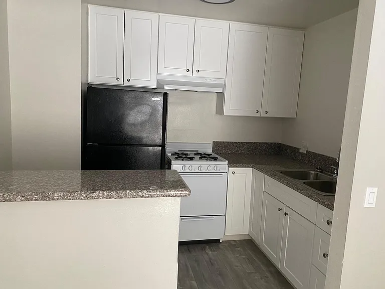 20208 Leadwell St #1 — Photo 5
