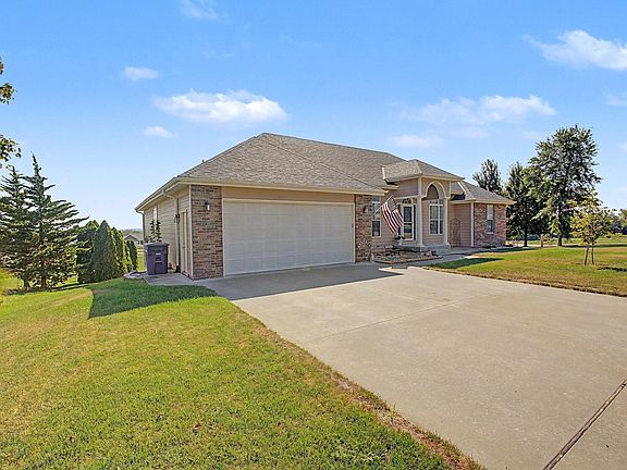 3rd image of 304 Ruths Ln
