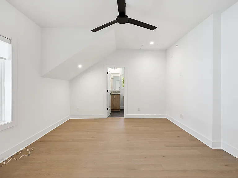 403 Chatham View Rd — Photo 29