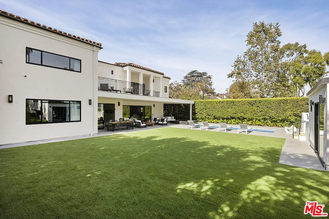 7 bed, 8.0 bath, 7030 sqft, $30,000 — Photo 3