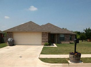 214 Chambers Creek Cir, Maypearl, TX 76064