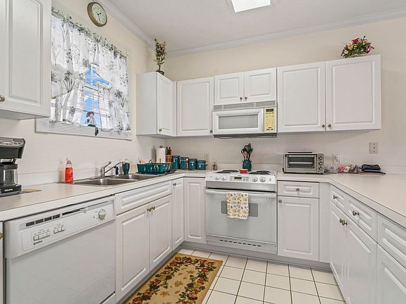 5th image of 4167 Hibiscus Dr. #203