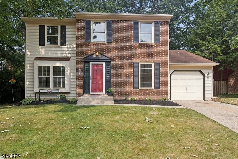 1st image of 12 Shadow Oak Ct