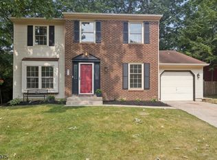 12 Shadow Oak Ct, Mount Laurel, NJ 08054