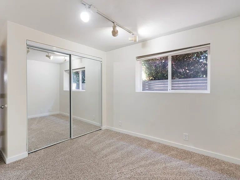 5112 NE Glisan St — Photo 8