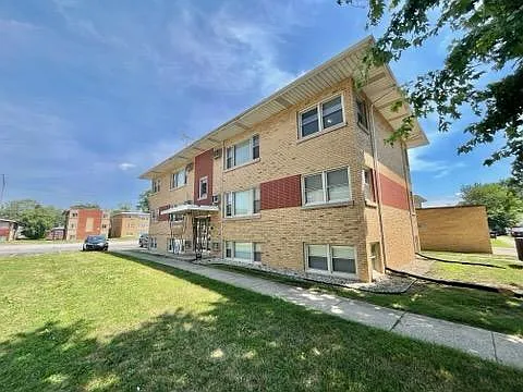 18428 Torrence Ave — Photo 1