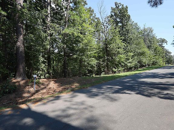3rd image of Meadowlake Dr