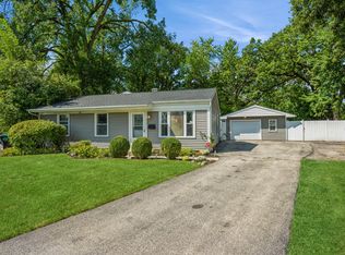 810 Spruce Ct, Streamwood, IL 60107