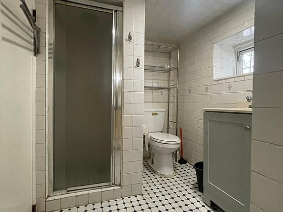4th image of 968 E 241st St #1