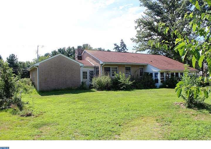 2nd image of 384 N Lewis Rd