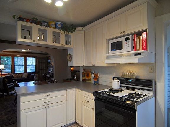 4th image of 668 Sherwood Ave