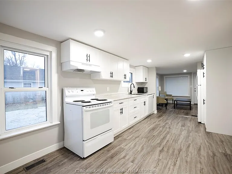 97 Taylor Ave — Photo 7