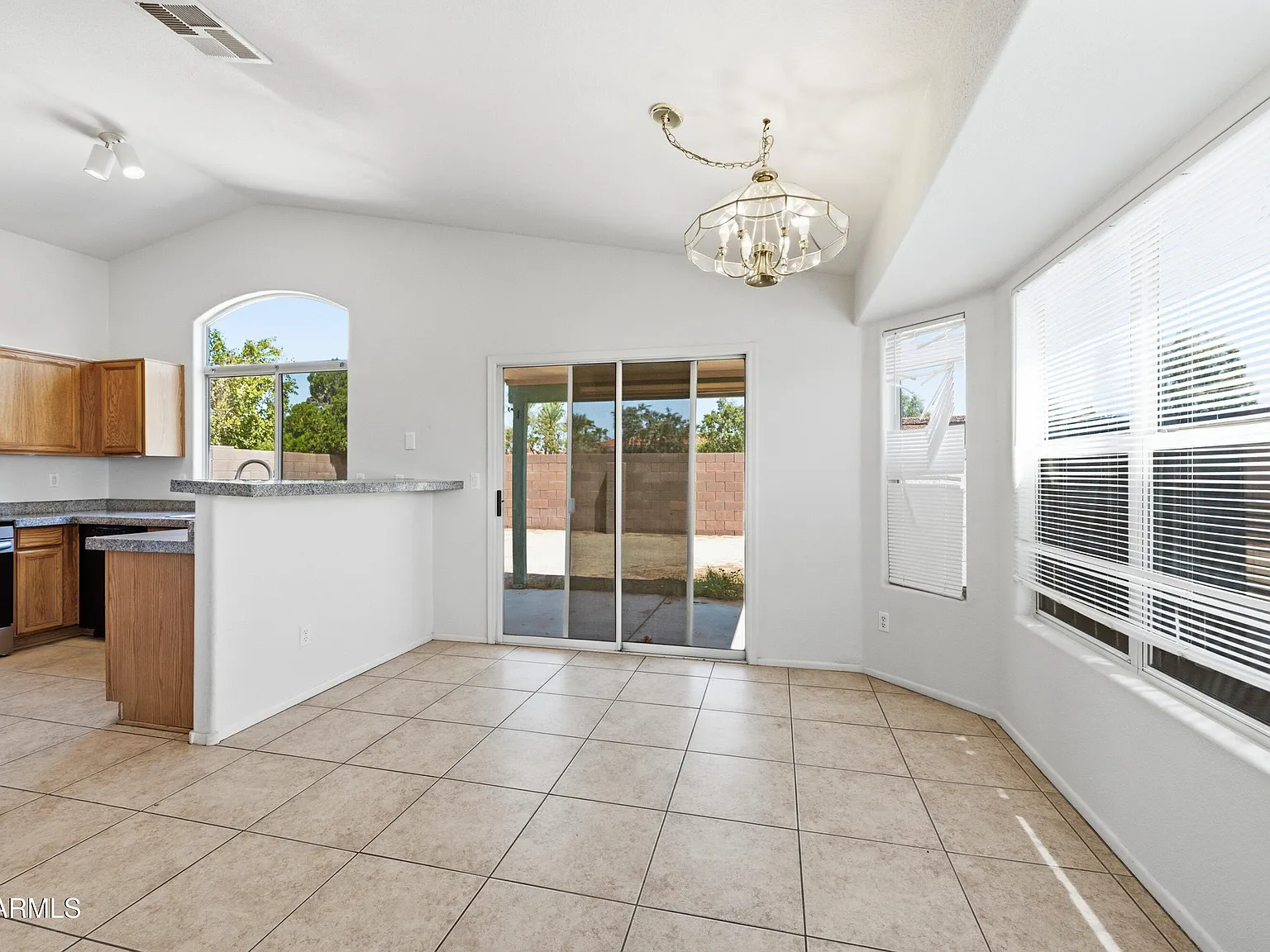 3 bed, 2.0 bath, 1261 sqft, $2,195 — Photo 4