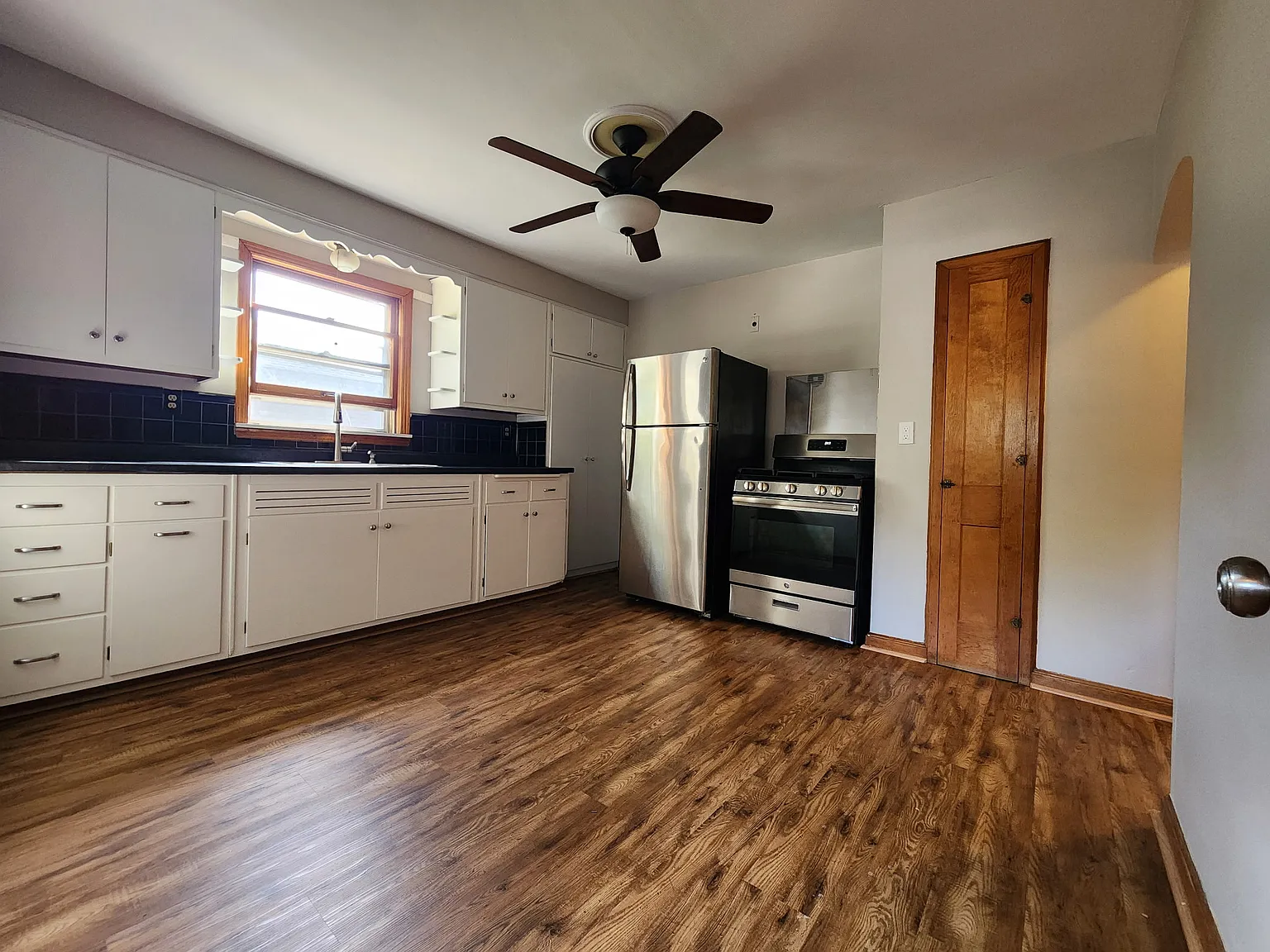 3140 S Adams Ave — Photo 4