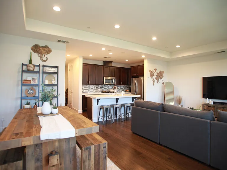 642 Bair Island Rd #1011 — Photo 1
