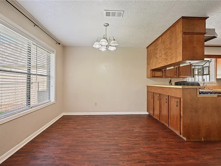 2505 Rustling Oaks Dr — Photo 5