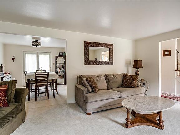 5th image of 9137 Collington Sq