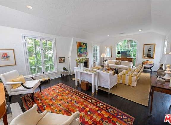 5th image of 2986 Belden Dr