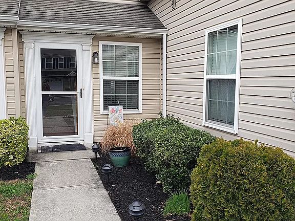 4th image of 428 Eisenhower Dr
