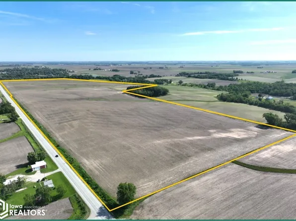 N Center Point Rd, Walker, IA 52352
