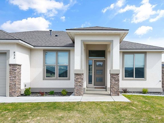 2nd image of 832 Waylon Dr