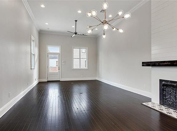 2nd image of 3309 Marais St