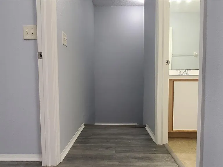 1661 Fluorshire Dr — Photo 17