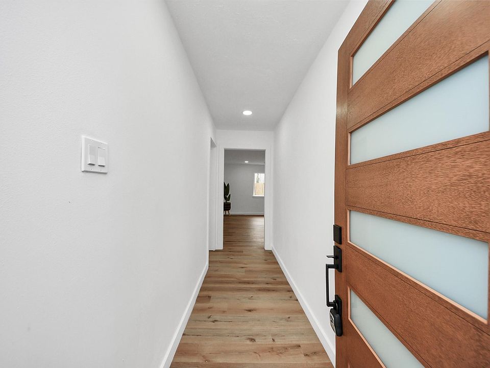 1st image of 717 Phyllis Ct