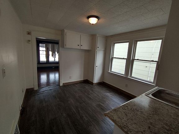 3rd image of 158 Westminster Ave #1