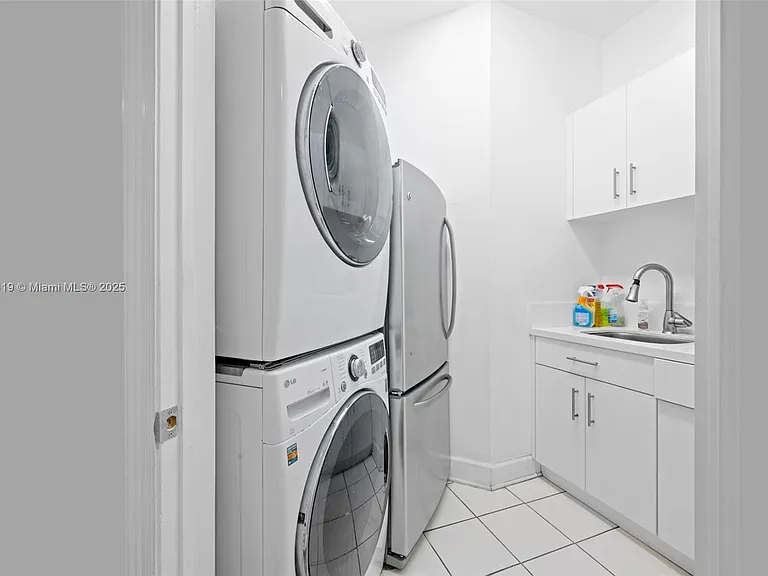 19460 39th Ct — Photo 15