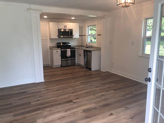 4th image of 432 W Streetsboro St